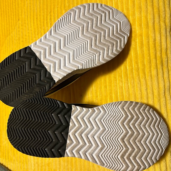 Sorel. Worn once just not my style! They are comfy! - Picture 3 of 6